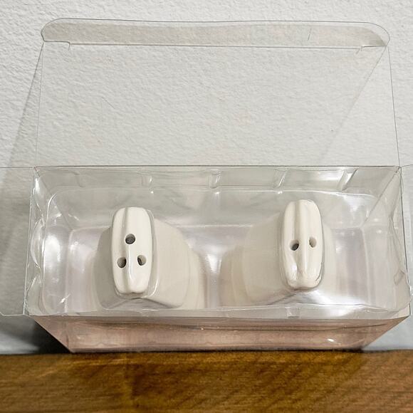 NWT: Thirstystone - Stoneware, Christmas Tree, Salt and Pepper Shakers, Set of 2 - Picture 4 of 4